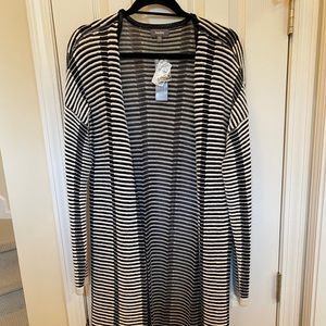 Beautiful black and white Neumann Marcus duster